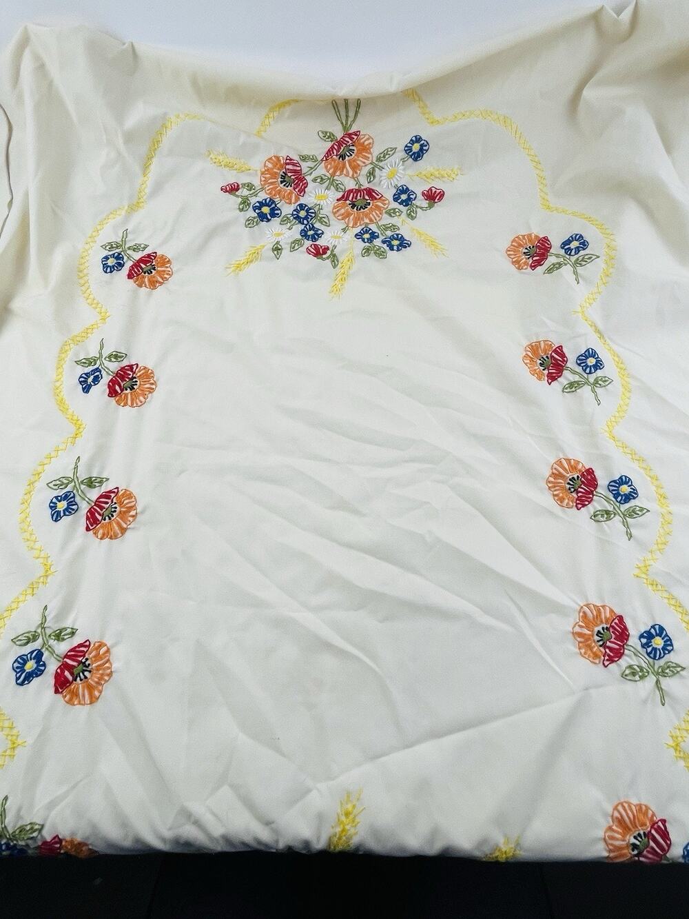 Vintage floral bouquet Handmade Embroidered Tablecloth Creamy Needlepoint Flower